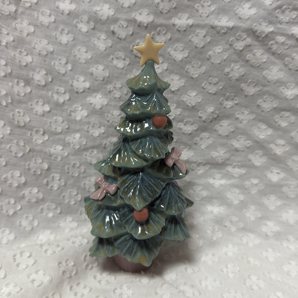 Lladró Porcelain Christmas Tree Figurine - Picture 6 of 13